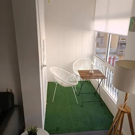 Estupendo Piso Renovado A 30 Metros De La Playa
